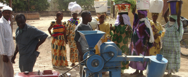 The fonio huller has improved the livelihoods of people in Guinea, Mali and Burkina Faso © J-F. Cruz, CIRAD
